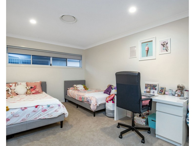 33 Marina Parade, Jacobs Well QLD 4208