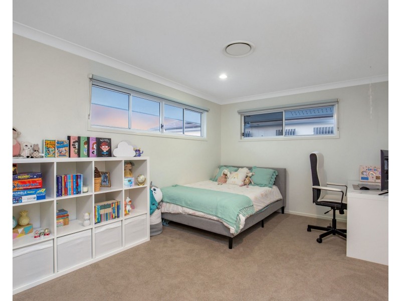 33 Marina Parade, Jacobs Well QLD 4208