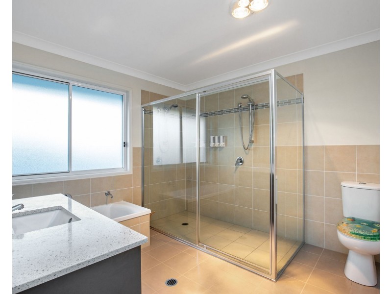 33 Marina Parade, Jacobs Well QLD 4208