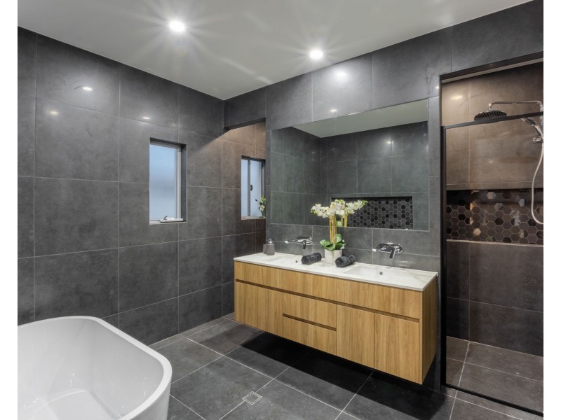 10 Frangipani Court, Jacobs Well QLD 4208
