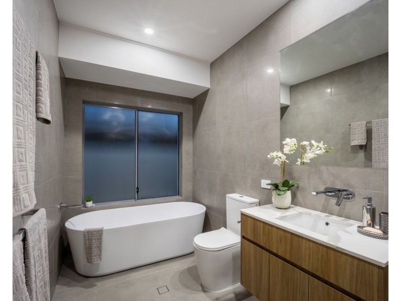 10 Frangipani Court, Jacobs Well QLD 4208