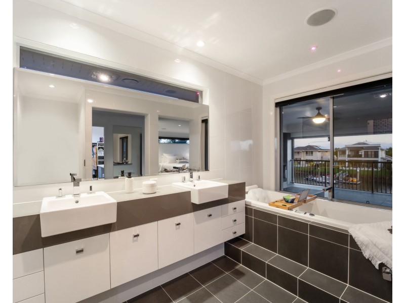 7 Marina Parade, Jacobs Well QLD 4208