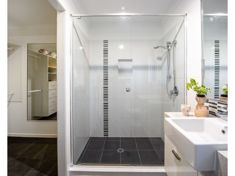 7 Marina Parade, Jacobs Well QLD 4208