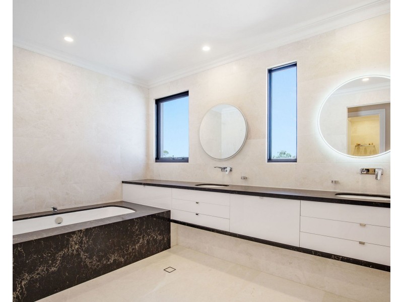 52 Poinciana Place, Jacobs Well QLD 4208