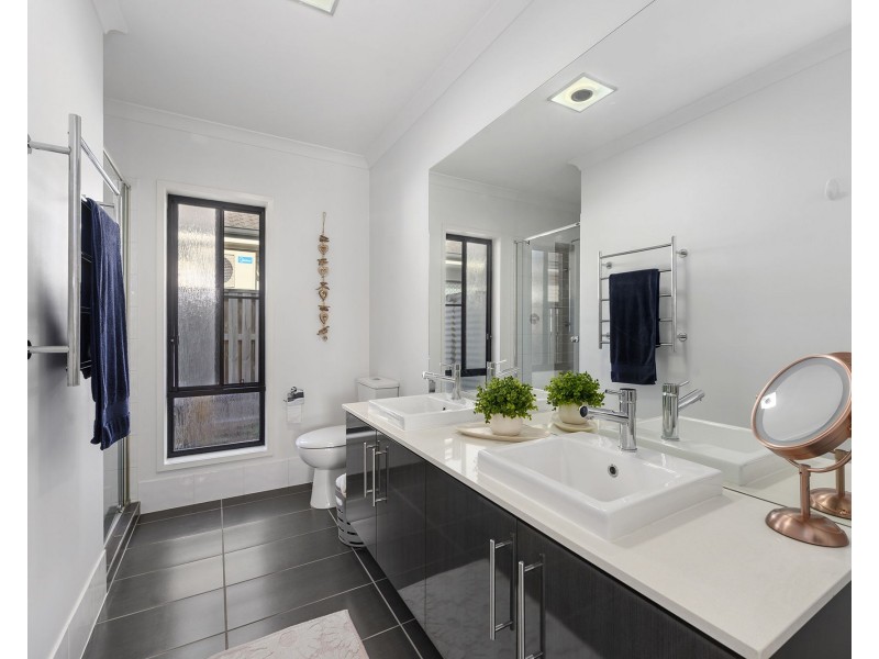 24 River Run Circuit, Ormeau Hills QLD 4208
