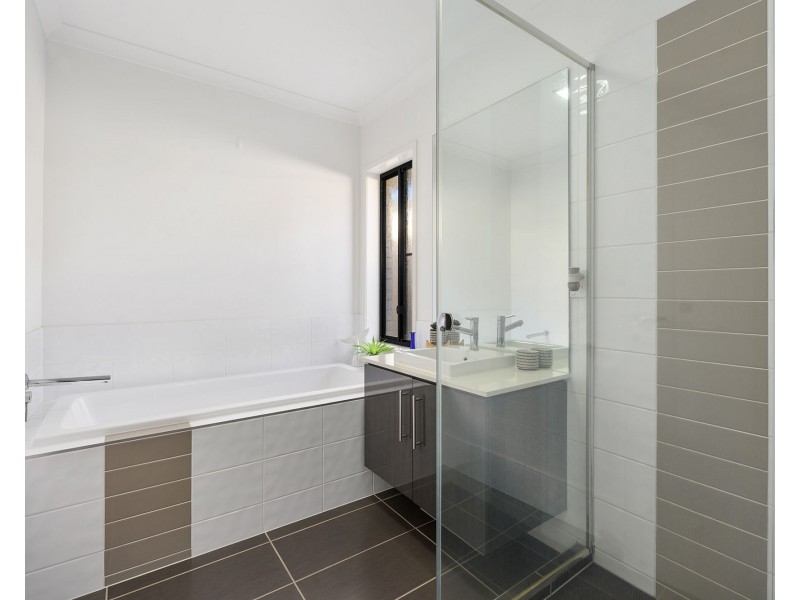 24 River Run Circuit, Ormeau Hills QLD 4208
