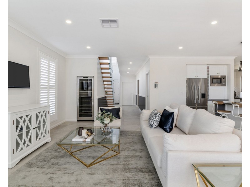 4 Windward Place, Jacobs Well QLD 4208