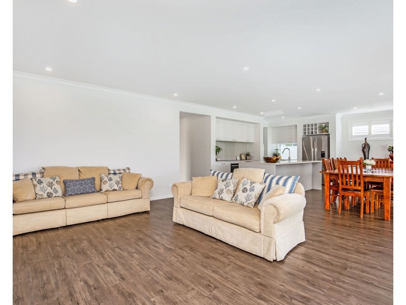 18 Frangipani Court, Jacobs Well QLD 4208