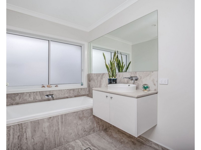 18 Frangipani Court, Jacobs Well QLD 4208