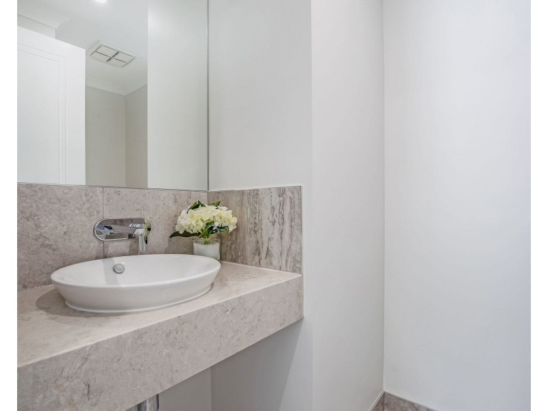 18 Frangipani Court, Jacobs Well QLD 4208