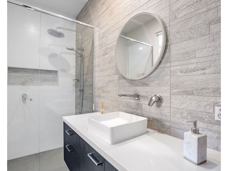 32 Poinciana Place, Jacobs Well QLD 4208