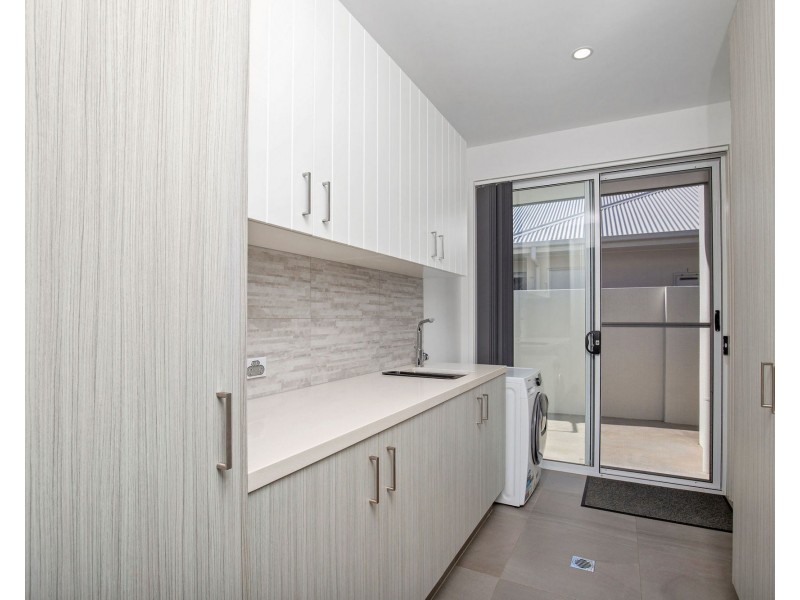 32 Poinciana Place, Jacobs Well QLD 4208