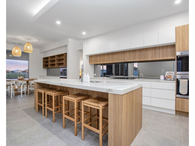 6 Frangipani Place, Jacobs Well QLD 4208