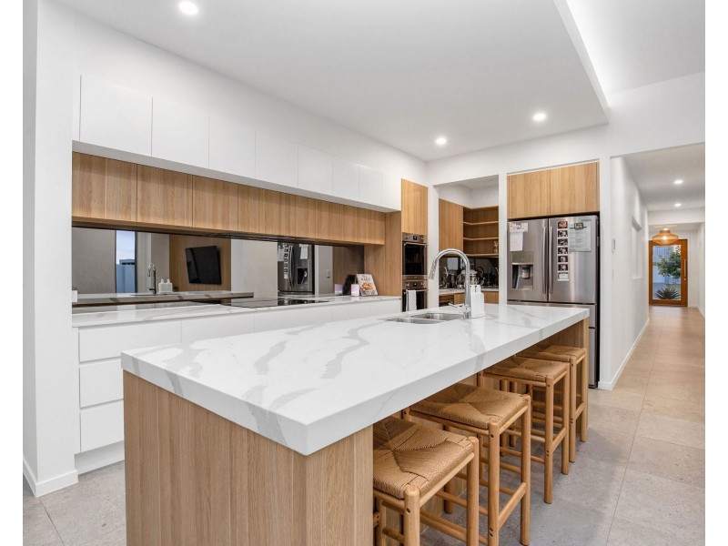 6 Frangipani Place, Jacobs Well QLD 4208