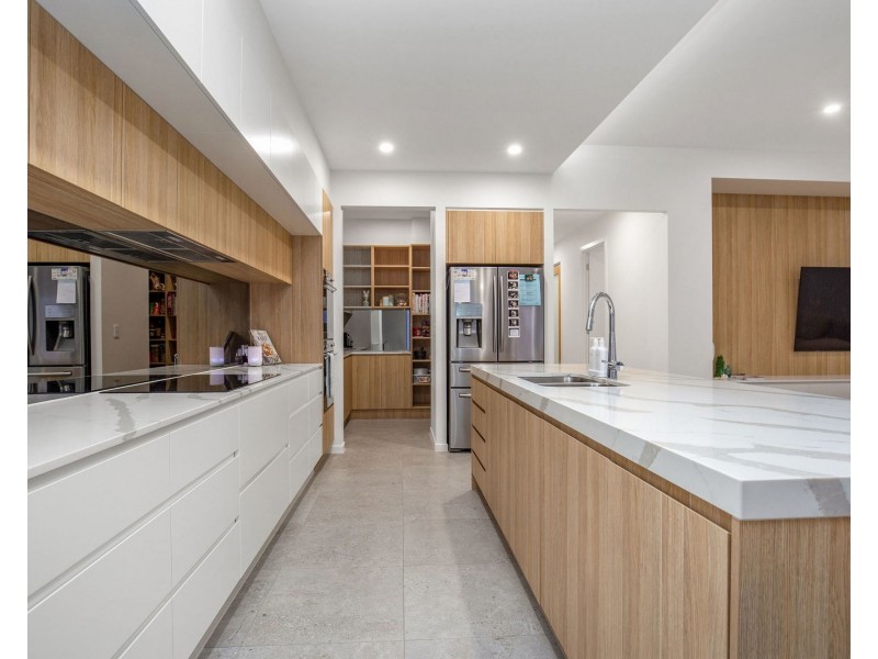 6 Frangipani Place, Jacobs Well QLD 4208