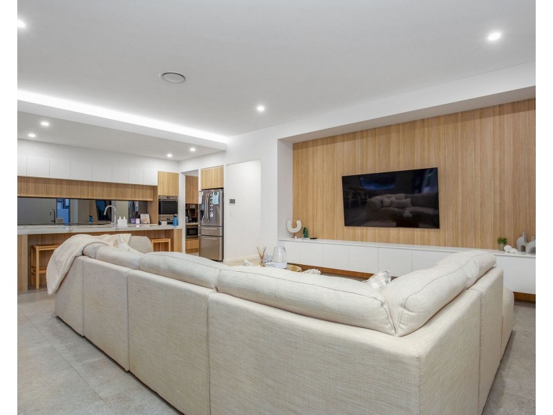 6 Frangipani Place, Jacobs Well QLD 4208