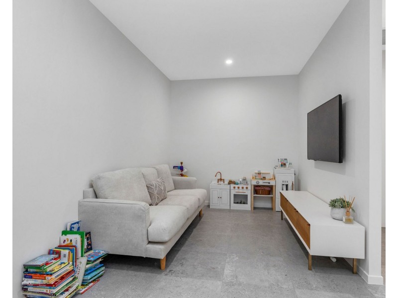 6 Frangipani Place, Jacobs Well QLD 4208