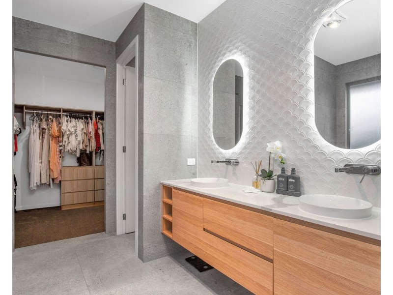 6 Frangipani Place, Jacobs Well QLD 4208