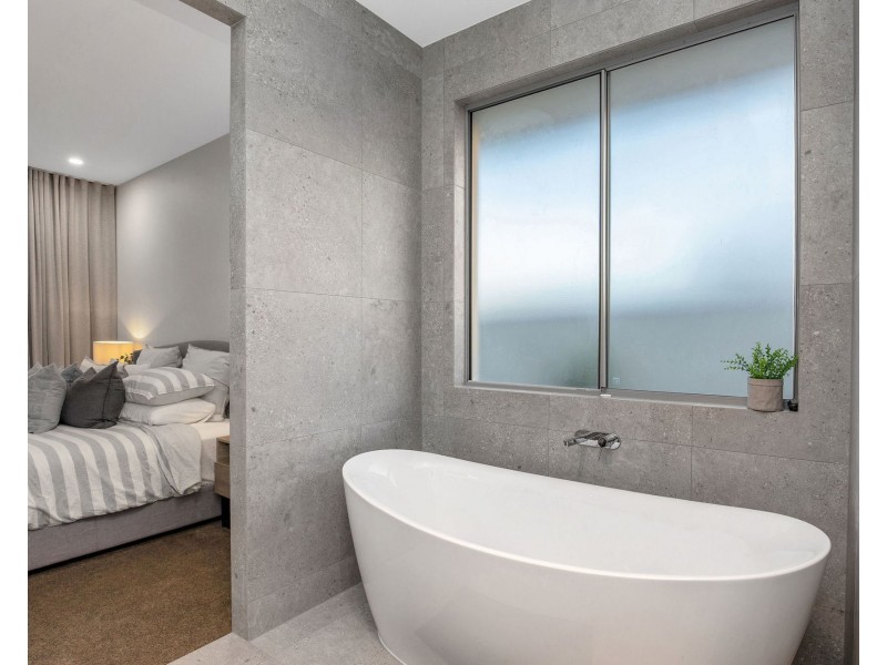 6 Frangipani Place, Jacobs Well QLD 4208