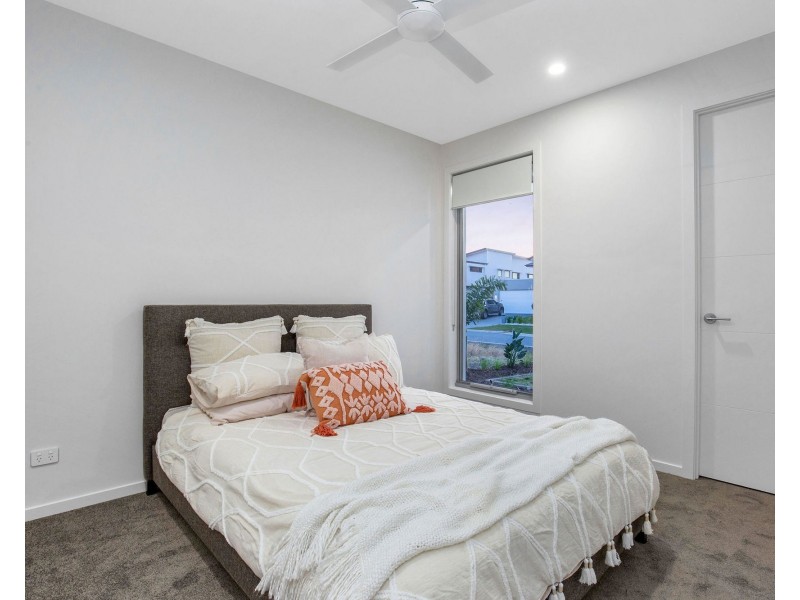 6 Frangipani Place, Jacobs Well QLD 4208