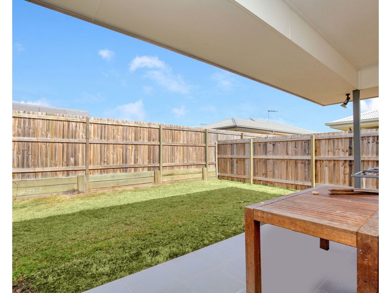 6 Blue Bay Street, Jacobs Well QLD 4208