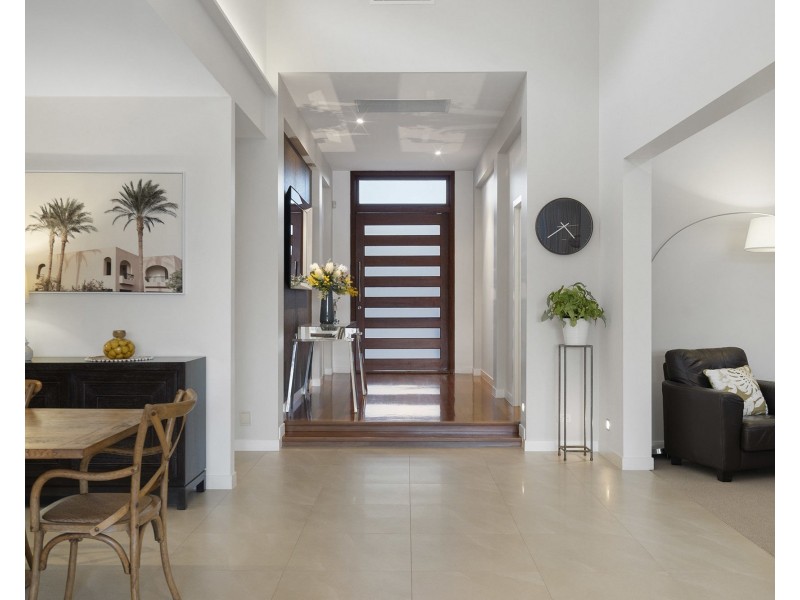 5 Sundown Place, Jacobs Well QLD 4208