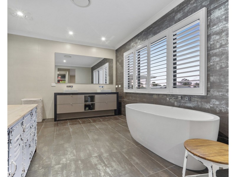 19 Sunset Place, Jacobs Well QLD 4208