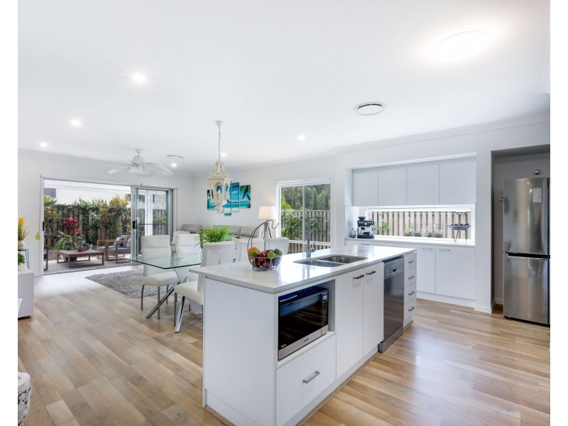 111 Melville Drive, Pimpama QLD 4209