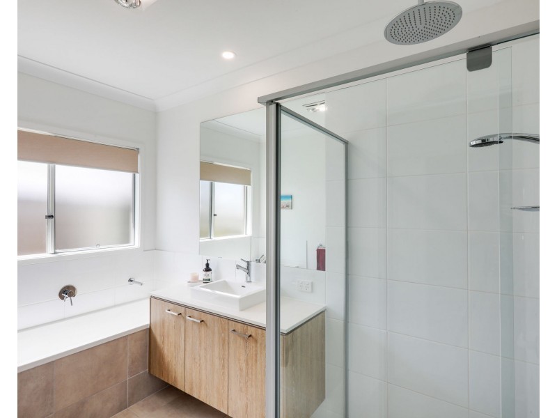 111 Melville Drive, Pimpama QLD 4209