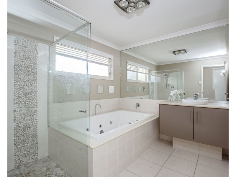 38 Marina Parade, Jacobs Well QLD 4208