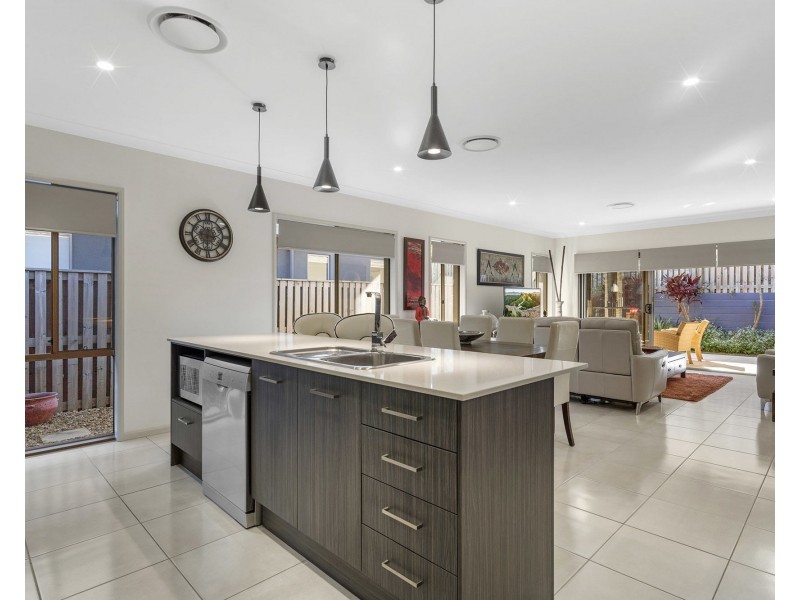 25 Melville Drive, Pimpama QLD 4209