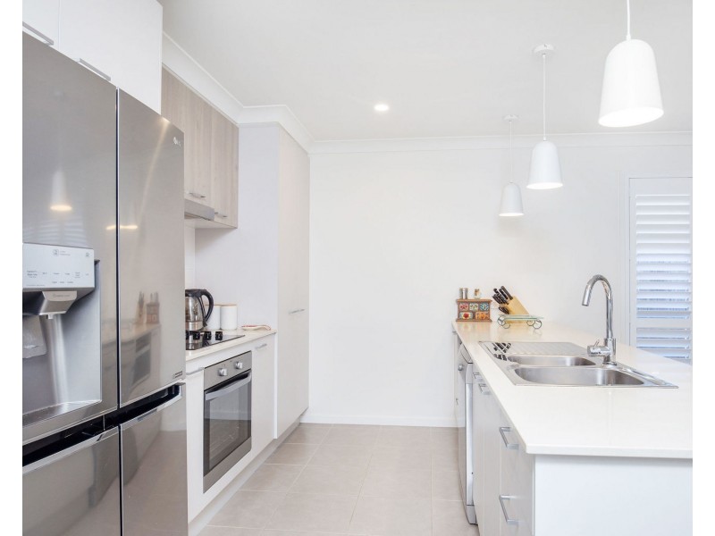 5 Helmore Road, Jacobs Well QLD 4208