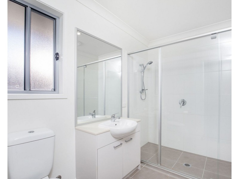 5 Helmore Road, Jacobs Well QLD 4208