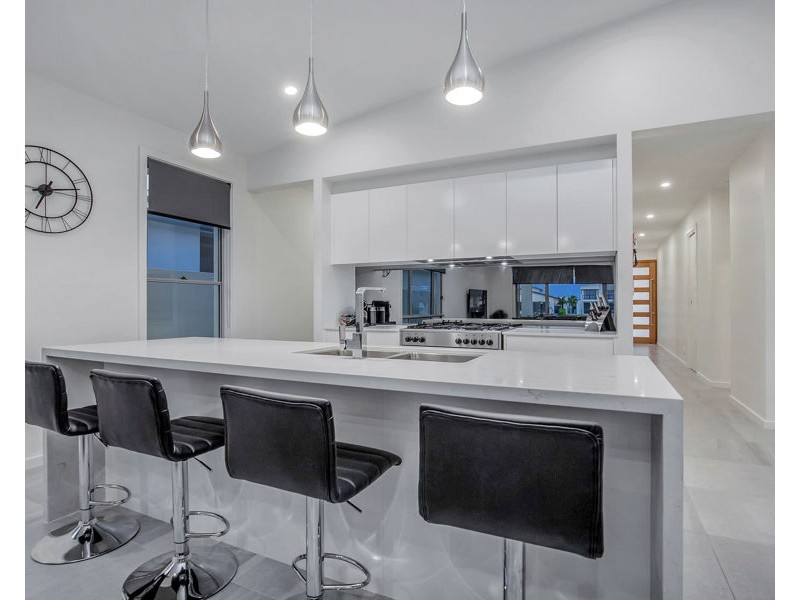 22 Paradise Parade, Jacobs Well QLD 4208