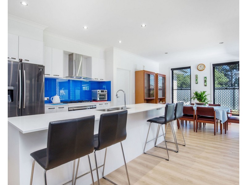 2 Johnathon Close, Jacobs Well QLD 4208