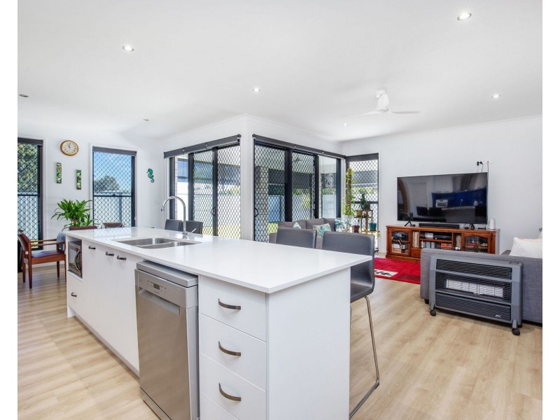2 Johnathon Close, Jacobs Well QLD 4208