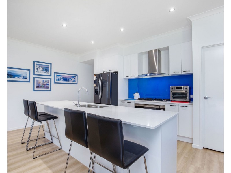 2 Johnathon Close, Jacobs Well QLD 4208