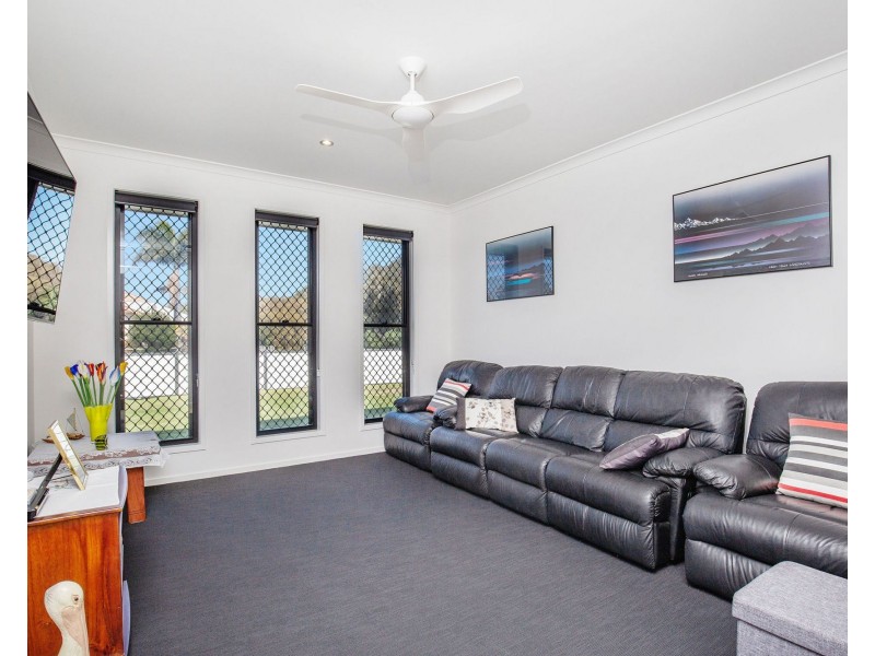 2 Johnathon Close, Jacobs Well QLD 4208