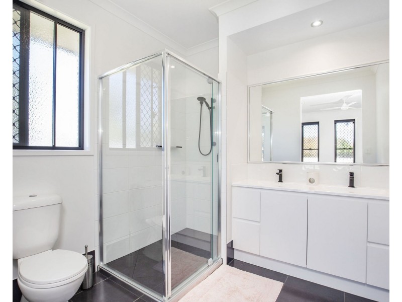 2 Johnathon Close, Jacobs Well QLD 4208