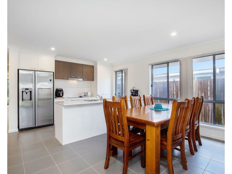 7 Helmore Road, Jacobs Well QLD 4208