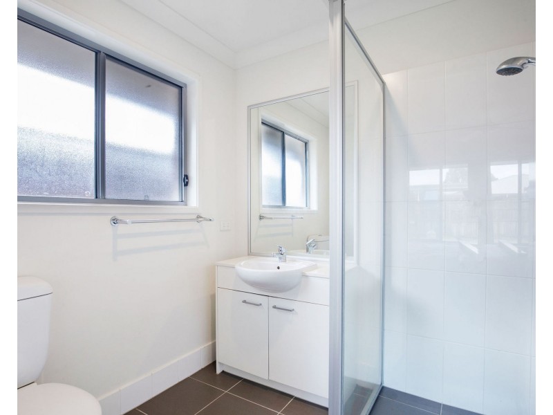 7 Helmore Road, Jacobs Well QLD 4208