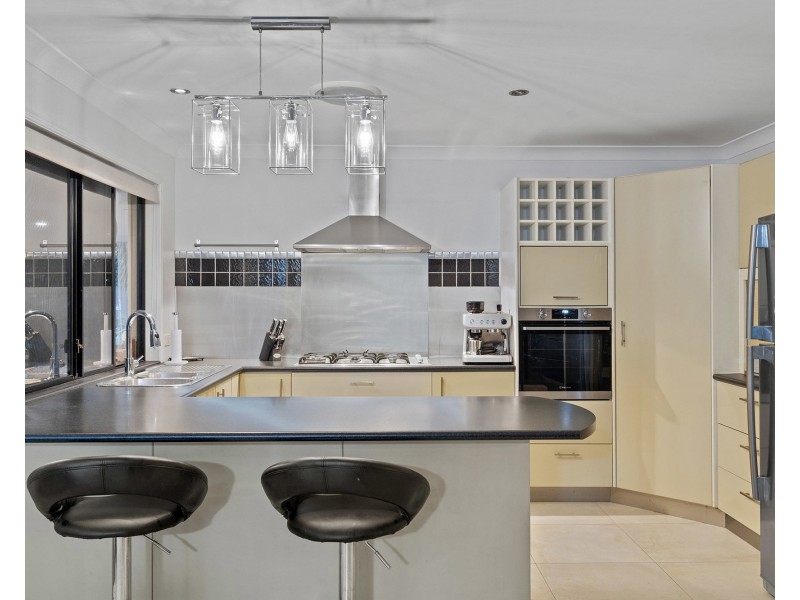 7 Greenfinch Court, Jacobs Well QLD 4208