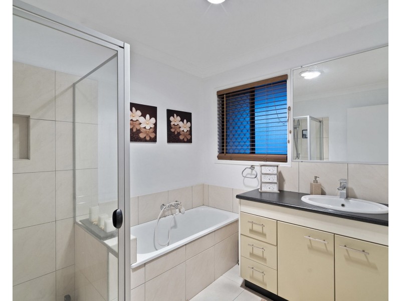 7 Greenfinch Court, Jacobs Well QLD 4208