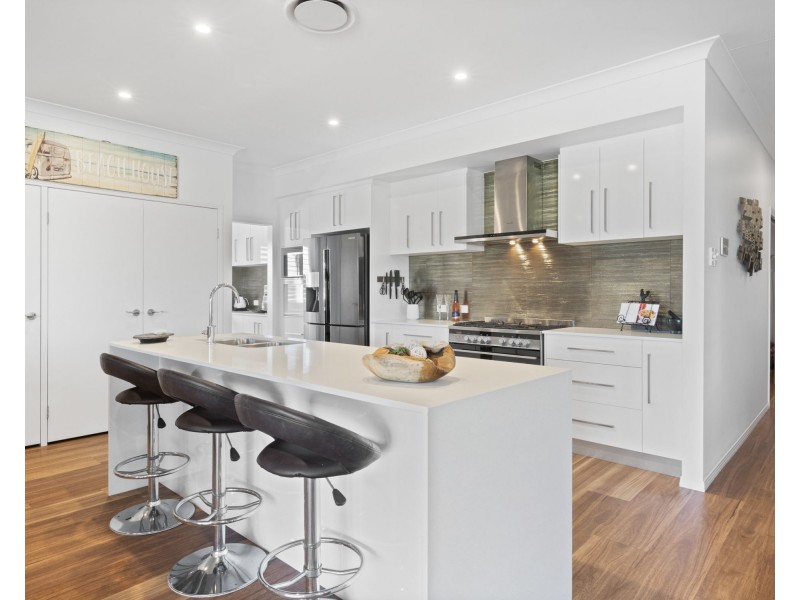 48 Marina Parade, Jacobs Well QLD 4208
