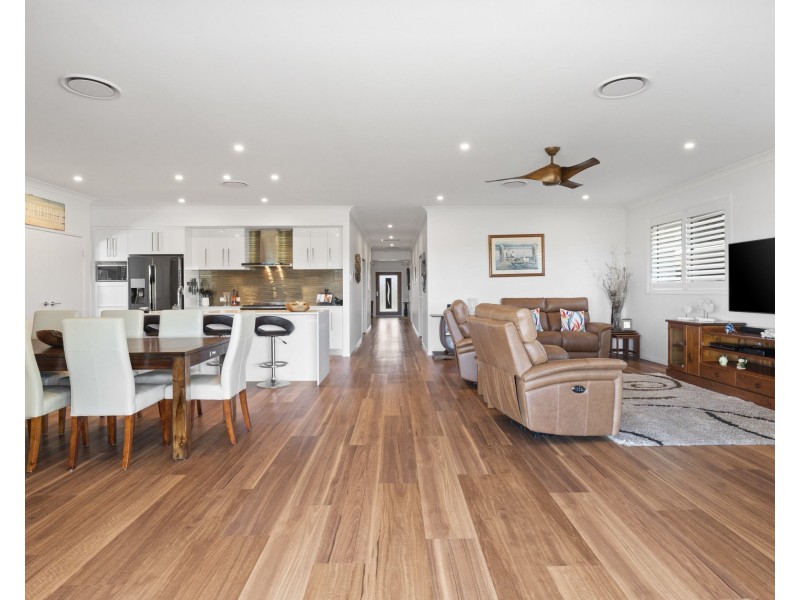 48 Marina Parade, Jacobs Well QLD 4208