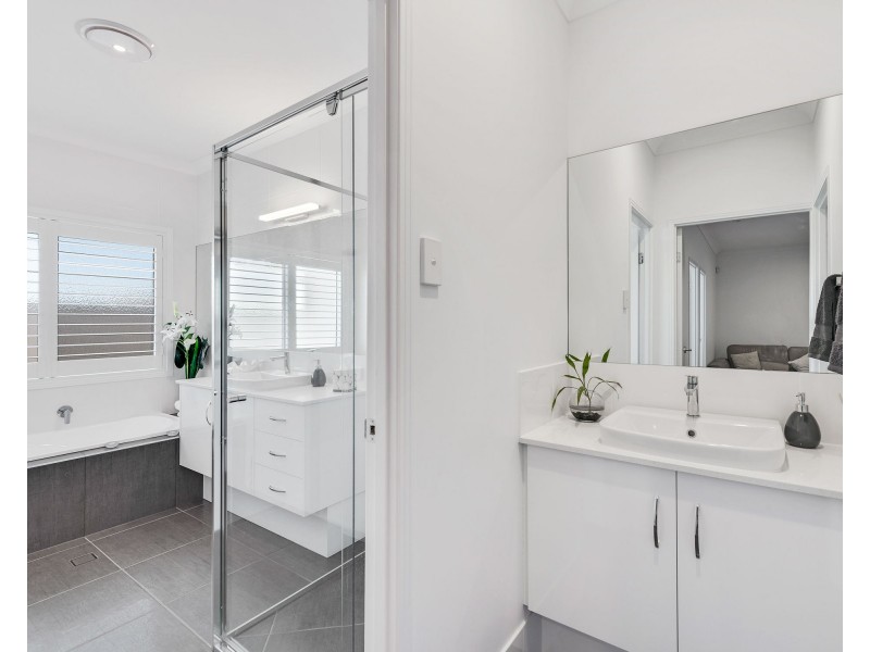 48 Marina Parade, Jacobs Well QLD 4208