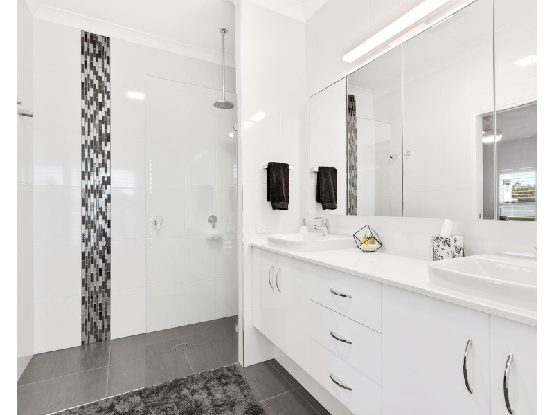 48 Marina Parade, Jacobs Well QLD 4208