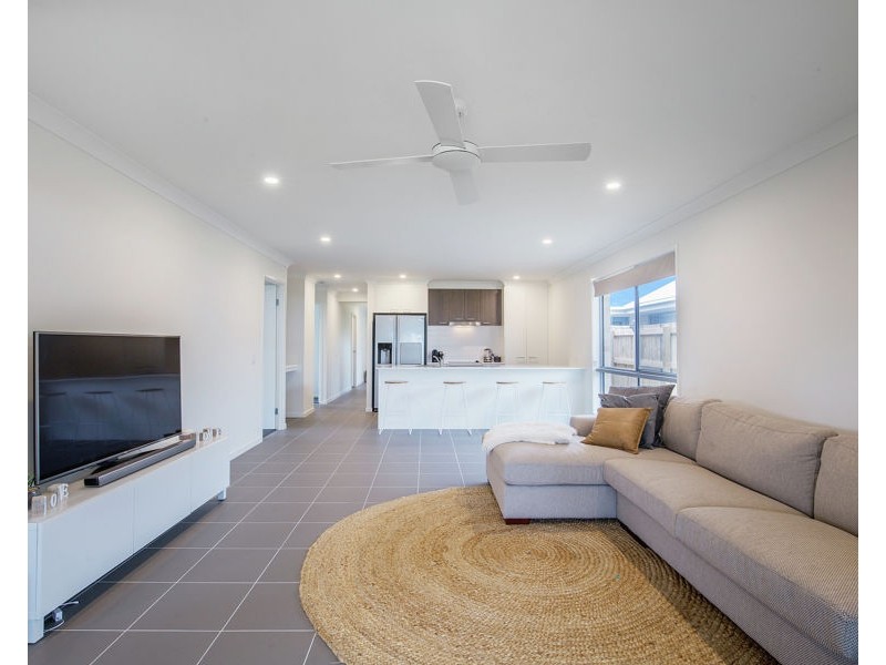 32 Bayside Ave, Jacobs Well QLD 4208