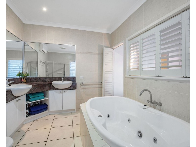 23 Samuel Court, Jacobs Well QLD 4208