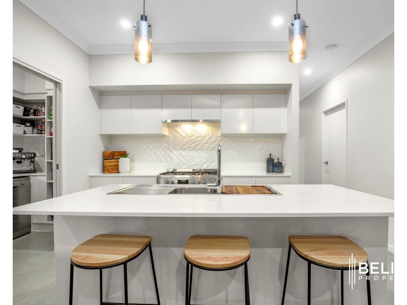 11 Moreton Drive, Jacobs Well QLD 4208